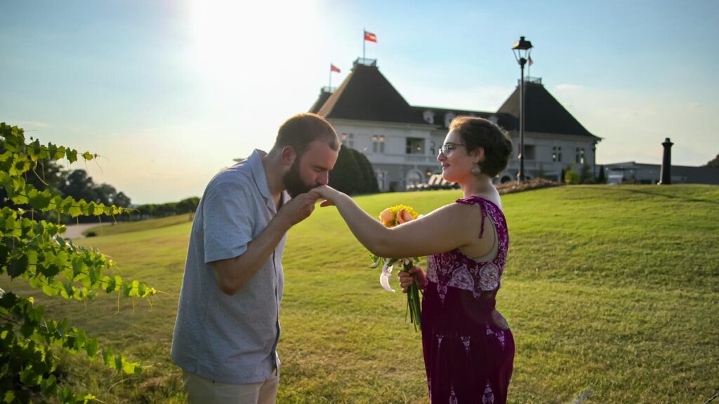 A man kisses a woman&apos;s hand