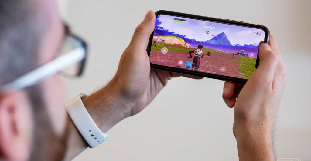 Fortnite is back on US iPhones again