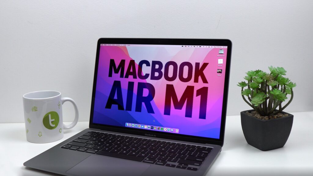 MacBook Air de 13" com chip Apple M1 e design ultrafino atinge menor preço histórico