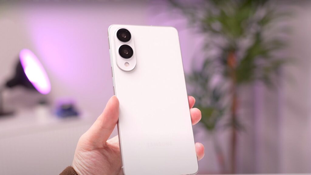 Samsung Galaxy S25 Edge vaza em novo vídeo antes do lançamento